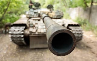 Удивительный танк Т-72Б с царь-мангалом засветился на фронте: защитит даже от Excalibur
