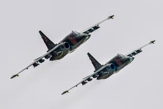 Наиболее совершенный Су-25СМ3 возглавил звено штурмовиков перед ударами С-8ОФП «Бронебойщик»: эпичные кадры
