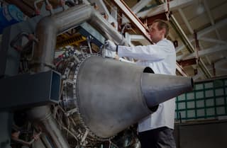 ОАК скоро начнет летные испытания SSJ-100 New с отечественными двигателями ПД-8: новая эра для российской авиации начинается в 2025 году