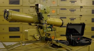 "Kalashnikov" mostró imágenes únicas de las pruebas del nuevo sistema de misiles antitanque guiado a distancia "Konkurs-M"