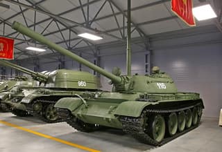 Советский танк Т-55 стал основой для израильского БТР «Ахзарит»: сравнение характеристик