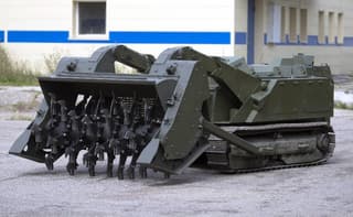 Combatientes de las unidades del Distrito Militar Central recibieron los nuevos complejos de desminado "Uran-6"