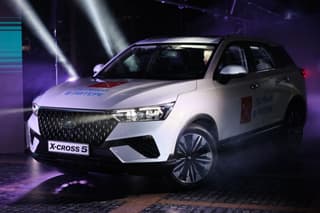 In 2024, AvtoVAZ Sold Only 162 Lada X-Cross 5 Crossovers and Seven Lada XRays