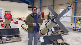 El nuevo dron kamikaze iraní Rezvan comparado con la munición de merodeo rusa "Artículo 53"
