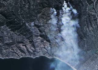 Roscosmos muestra una imagen del incendio en Los Ángeles tomada por el satélite "Recurso-P"
