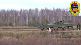 En Bielorrusia desarrollaron el vehículo blindado de transporte de personal "Volat V2" con una torre modular modernizada