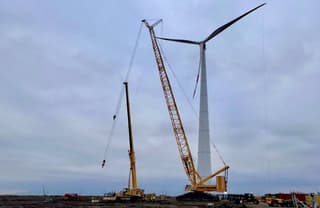 First Wind Turbine Installed at Novolakskaya Wind Farm in Dagestan