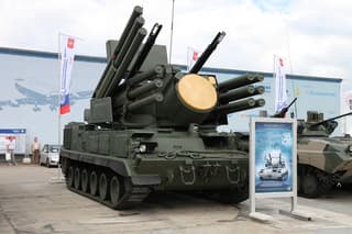 Прикроет мотострелков на марше: широкие возможности новейшего ЗРПК «Панцирь-СМ-СВ» на гусеничном ходу