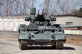 Imágenes raras desde la mira del artillero-operador del BMPT: se utilizaron misiles guiados antitanque "Ataka-T" y ametralladora