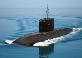 "Agujero negro": en 19FortyFive nombraron las ventajas de los submarinos del proyecto "Varshavyanka" con "Kalibr"