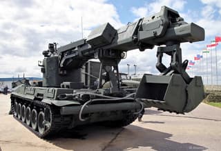 Фронтовой путеукладчик ИМР-3М переделали в штурмовой танк: военная хитрость российских бойцов не знает границ