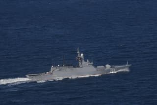 Las tripulaciones de las corbetas "Gromkiy" y "Héroe de la Federación Rusa Aldar Tsydenzhapov" repelieron ataques de USV en Primorie
