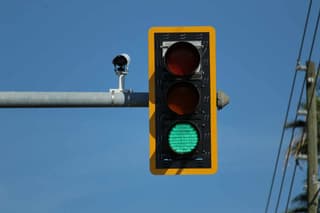 No para daltónicos, sino para el piloto automático: en Kazán enseñaron a una red neuronal a reconocer los colores de las señales de tráfico con una precisión superior al 90%
