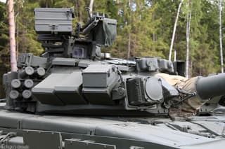 Detailed shots of the assembly of the turret and hull of the T-90M "Breakthrough" tank have appeared