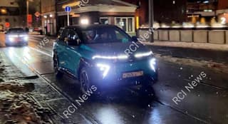 El nuevo coche eléctrico "Átom" avistado en una carretera de Moscú: primeras imágenes en vivo