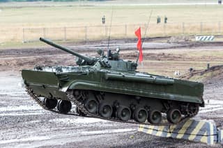 Российская БМП-3 отстрелялась на дальности 4 км: открыла огонь сразу из трех орудий