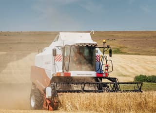 YaMZ-53425 engine and spacious hopper: advantages of the Nova 340 combine harvester named