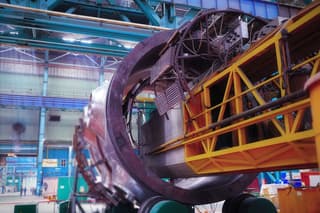 Especialistas de "Atommash" completaron la soldadura de la semicarcasa superior del reactor para la central nuclear de "El Dabaa"