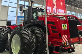 With a KAMAZ engine and a comfortable cabin: Rostselmash introduced the new RSM 2405 tractor