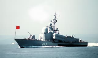 Las "Molniya" de misiles destruyen objetivos en el Mar de Japón con fuego de artillería AK-176 y AK-630