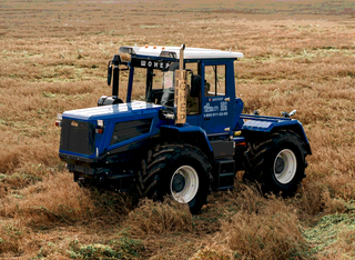 Tracción total y cabina con aire acondicionado: el tractor Shoner T-150K presentado en Kazán