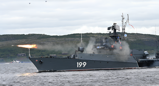 El "Albatros" ruso abrió fuego con el sistema de misiles antiaéreos "Osa-MA" y la artillería AK-630 en el mar de Barents