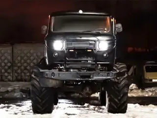 With a transfer case from an APC: A hybrid of "Loaf" and "Shishiga" is being sold in St. Petersburg