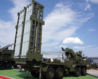 Не оставит шансов американским Deep Strike и Dark Eagle: ЗРК С-350Е «Витязь» справится с любыми баллистическими ракетами даже в стратосфере