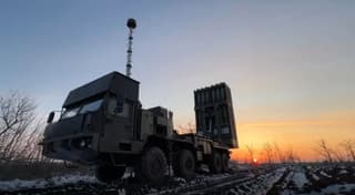 Появилось фото модернизированного ЗРК С-350 «Витязь» с защищенной кабиной