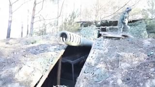 Self-propelled gun "Hyacinth-S" installed in a sliding shelter: the ingenuity of the soldiers knows no bounds