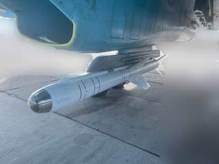 Los cazas Su-34NVO se "amigan" con los misiles supersónicos Kh-38ML: una combinación letal que inutiliza puentes y cruces