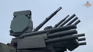 Aparecen imágenes del lanzamiento de un misil antiaéreo de dos etapas 4,3 Mach del "Pantsir-S1" contra un dron kamikaze