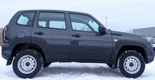 Lada Niva Travel in exclusive colors "Borneo" and "Platinum" appeared at dealers
