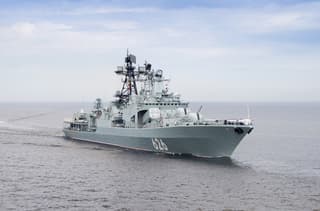 Носитель «Кинжалов» и бомбомётов РБУ-6000 корабль «Вице-адмирал Кулаков» принял вертолёты Ка-27 на палубу