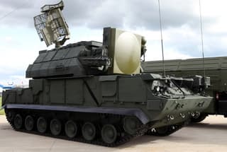 Los "Kulibins" protegieron astutamente el sistema de misiles antiaéreos "Tor-M1" de los drones kamikaze: una solución simple pero efectiva