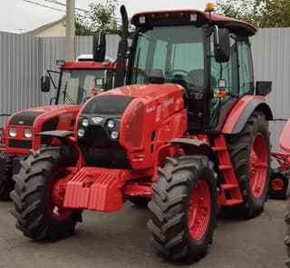El tractor modernizado BELARUS 1222.3 fue llevado a la exposición "Bajo el signo de la calidad" en Moscú
