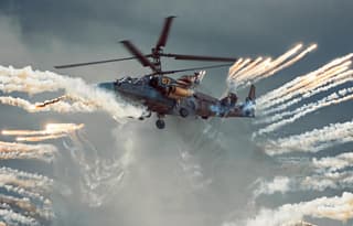 El helicóptero de ataque Ka-52 impacta por primera vez contra un dron kamikaze de largo alcance, modificado a partir de un avión ligero