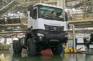 KamAZ lanza la última tractora con tracción total KAMAZ-65954 en producción en serie