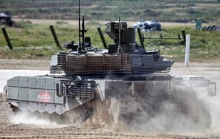 Insuflar una segunda vida: cómo se reparan los tanques T-90M directamente en la línea del frente