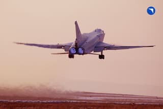 Tu-22M3 strategic missile carriers, escorted by Su-30SM and Su-27 fighters, flew over the Barents Sea