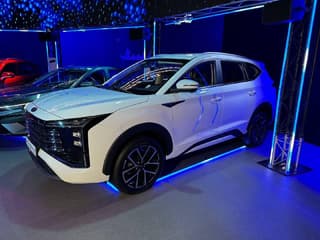 Ya en el fabricante, pero sin llegar al consumidor: las entregas del automóvil "Moskvich 8" se retrasan de nuevo