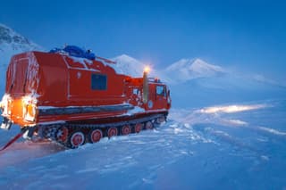 Не боится морозов и сложных преград: Ростех испытал вездеходы ТМ-140 в Арктике