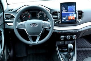 Nuevos Lada Vesta con un interior de cabina único comienzan a venderse en Bielorrusia: más baratos que en Rusia