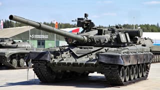Небитый битого везет: «летающий» газотурбинный Т-80БВМ утащил за собой американский MRAP MaxxPro