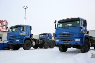 Fiables y resistentes: diez camiones tractores basados en el chasis KamAZ-43118 enviados a Siberia