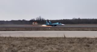 Su-34 fighter for the first time in history landed "on its belly": unique footage