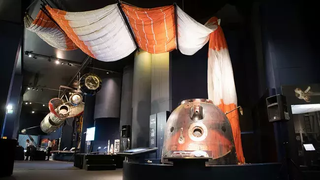 Registration at a new address: the command module of the Apollo 10 spacecraft and the Soyuz capsule will change the gallery in London