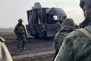 Unique BMP-2M with rubber "barbecue grill" spotted with Russian military