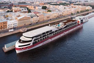 Specialists of the "Krasnoye Sormovo" plant are equipping the cabins of the cruise ship "Nikolay Zharkov"