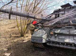 Tank barrels began to be additionally protected with a "mini-barbecue" for the first time: unique footage appeared
